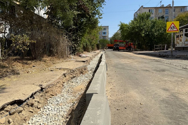 Продолжается ремонт дорожного полотна на проезде Сове...