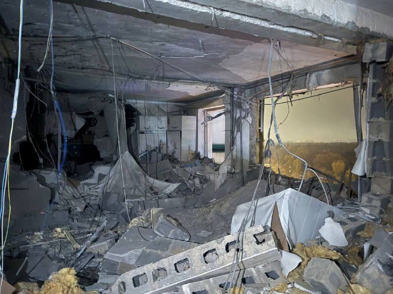 💥 5 человек пострадали в результате атаки БПЛА в Красногорске
Дрон врезался в квартиру на 13-м эта