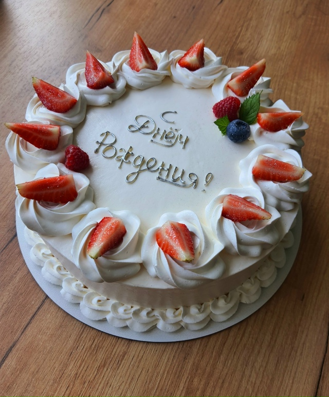 У кого можно заказать такой красивый тортик? Анон