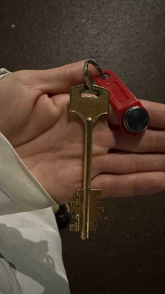 Ежедневно в 21 час по местному времени Ваши вопросы.
1⃣ ...