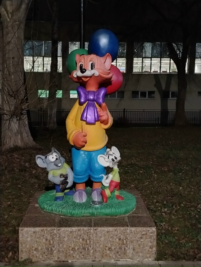 Парк военной техники, с освещением всё в порядке а вот ?...