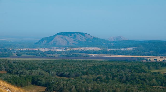 Стерлитамакские Шиханы🏞
📸Фото: Василий Быстрицкий
...