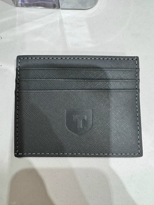 Нашли бумажник ,с картами. Звоните +79992320021