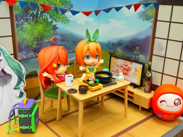 — Поторопись! У нас щас котлетки
— С макарошками?
—??...