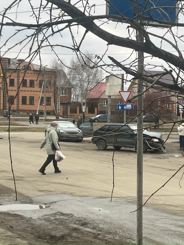 Стекла очень много, будьте аккуратнее когда едите🙏🏻