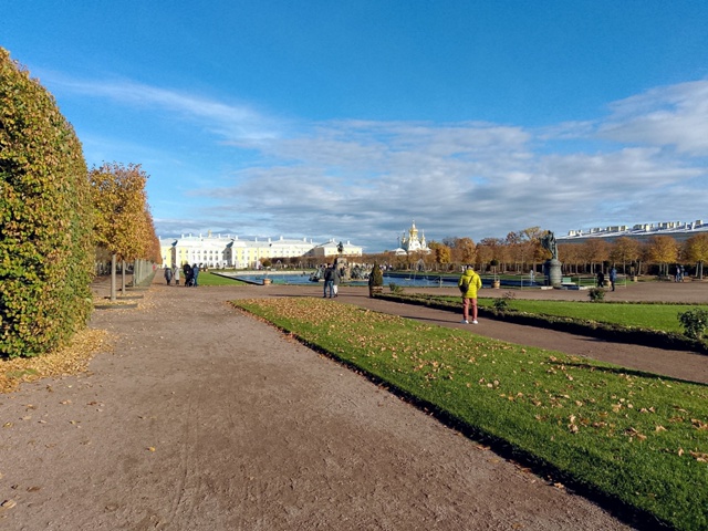 Петергоф в середине октября