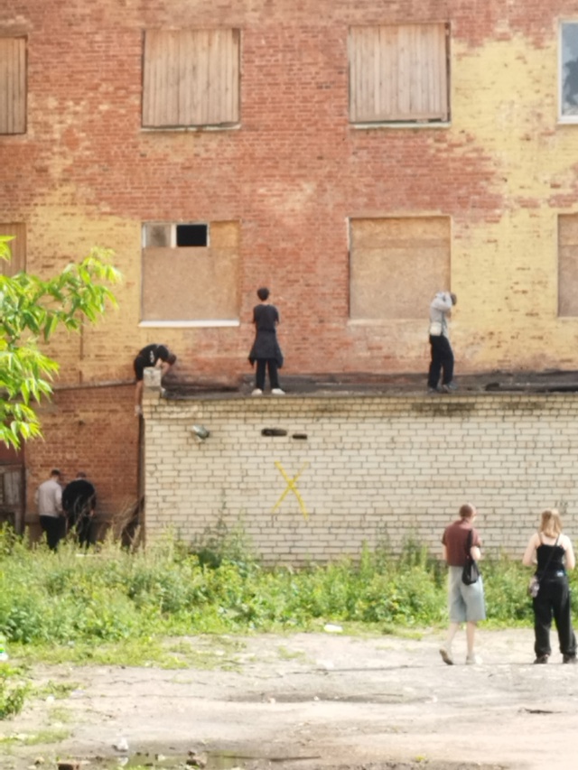 Когда наведут порядок?!
Каждый день собирается толпа м...