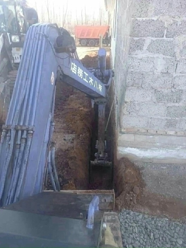 УСЛУГИ МИНИЭКСКАВАТОРА, УСЛУГИ МИНИ ПОГРУЗЧИКА, мален?...