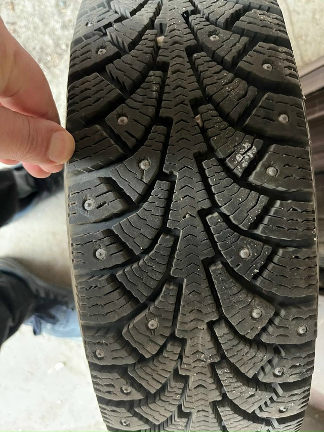 Анон. Продам зимние колеса R13, почти новые. Цена 15 тыс. Т?...