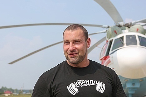 Белорусский силач Кирилл Шимко сумел сдвинуть на 20 мет...