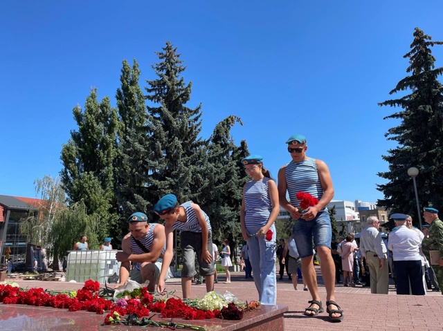 В Курске отмечают День Воздушно-десантных войск
По сл...