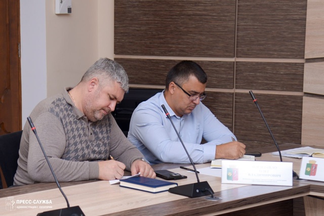 В Евпатории прошло еженедельное совещание с руководит...