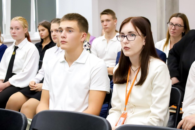 Форум ученического самоуправления проходит в Евпатор?...