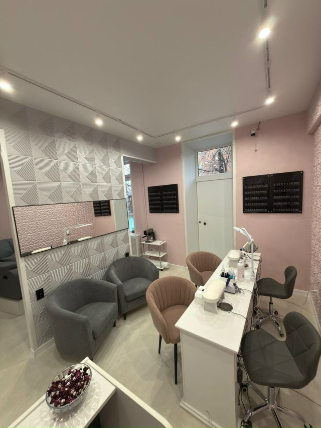 # АКЦИЯ !!!
СТУДИЯ МАНИКЮРА И ПЕДИКЮРА, БРОВИ 4 И 6 РУК BUIT...