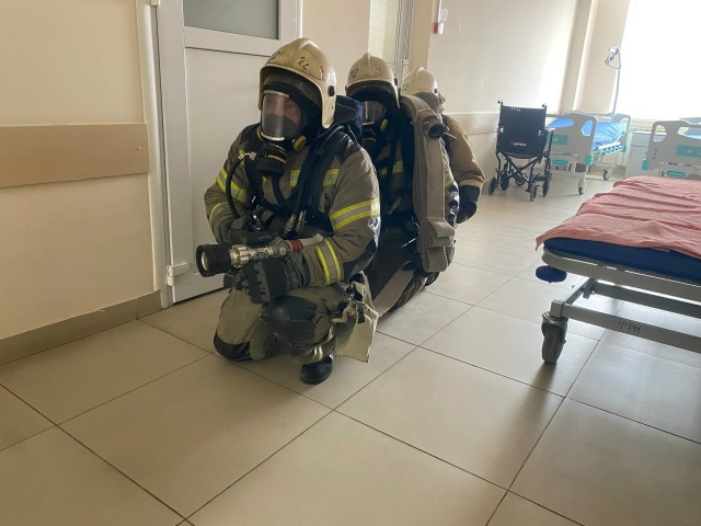 Огонь условный - выезд реальный
🏥В Евпаторийской бол?...