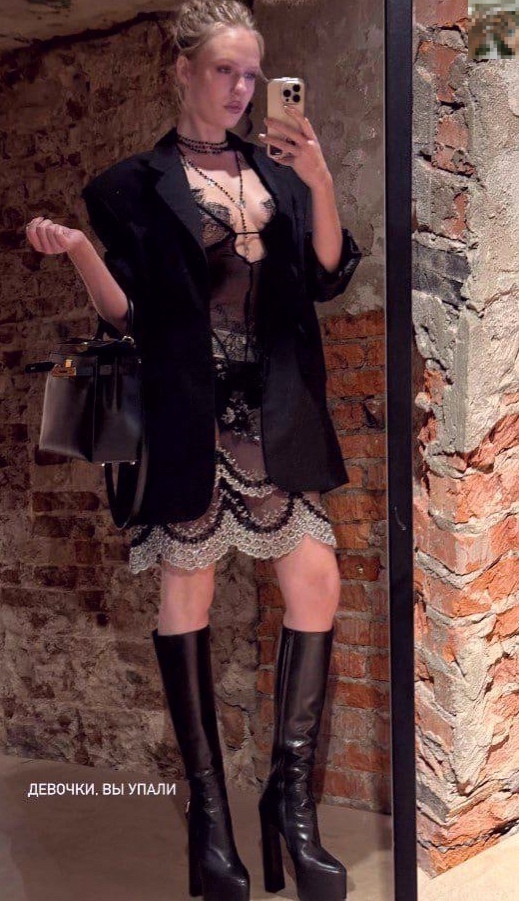 В сети бурно обсуждают последний выход в свет актрисы ?...