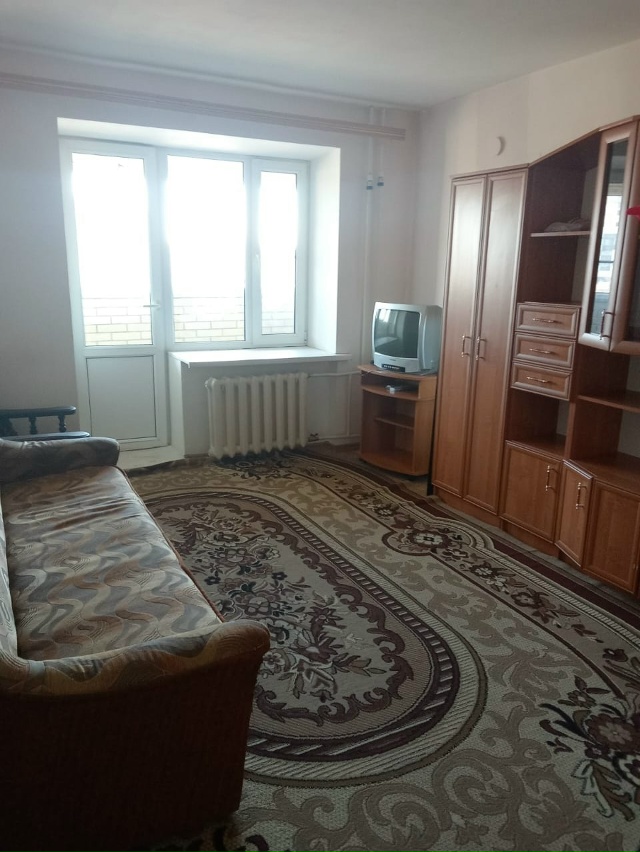 Сдаётся 2 х комнатная квартира. 2 й микрорайон. На длите?...