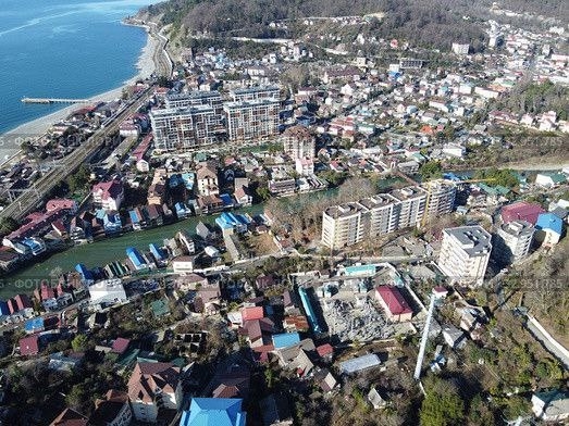 Вместо убежища — бассейн: жители Дагомыса пожаловалис...