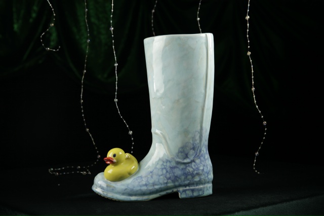 Вазы сапоги мастерской NoName Ceramics.