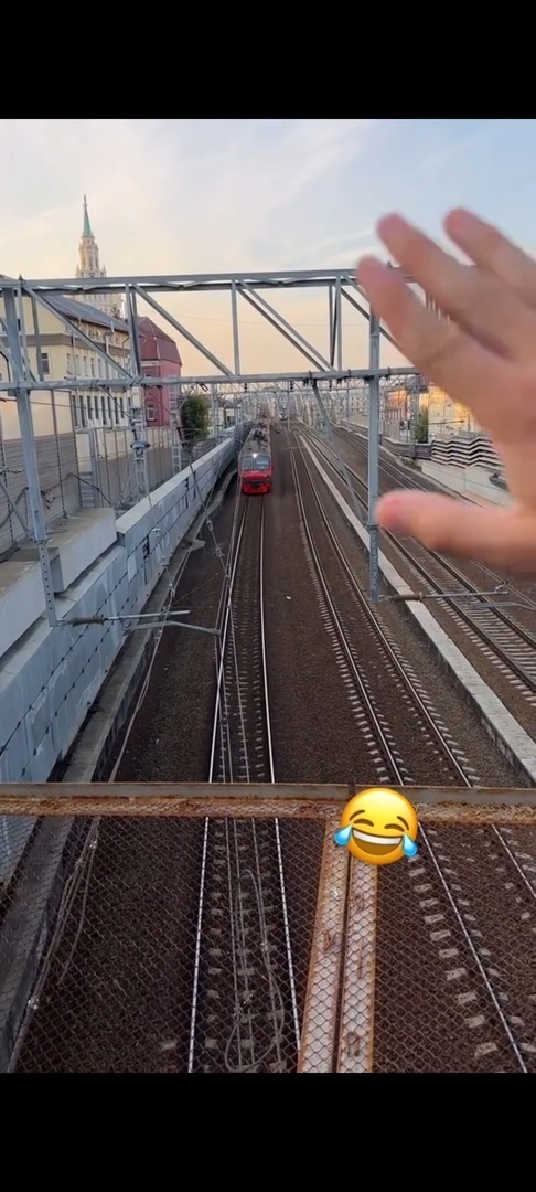 туда его