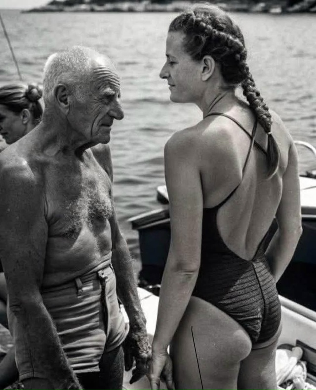 Известный итальянский дайвер Энцо Майорка нырял рядом...