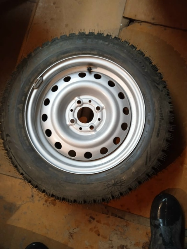 Анон. Продам зимнюю резину, тел 89159640771