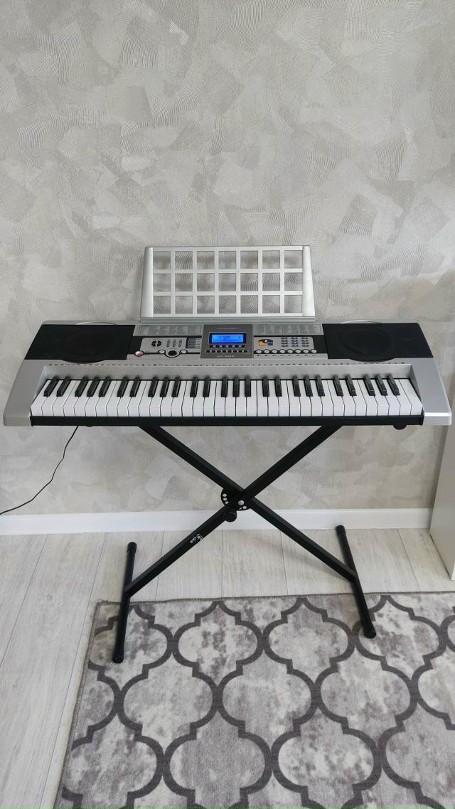Продам синтезатор в идеальном состоянии. Купили в дека...