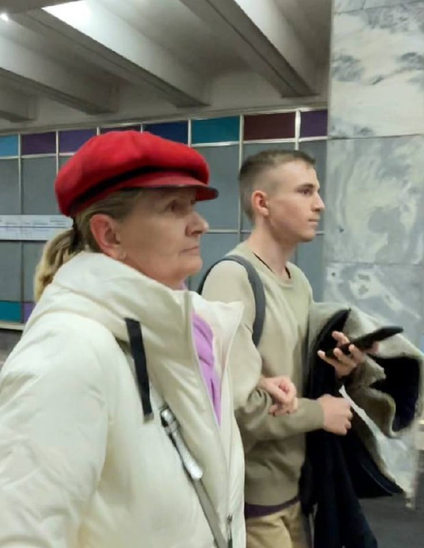 Женщина в метро ударила пассажирку головой о поручень из-за места, у пострадавшей — сотрясение мозга