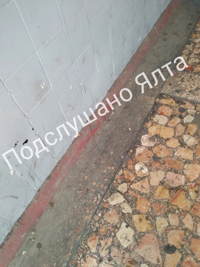Подземный переход у автовокзала. Запах мочи,возле стен...