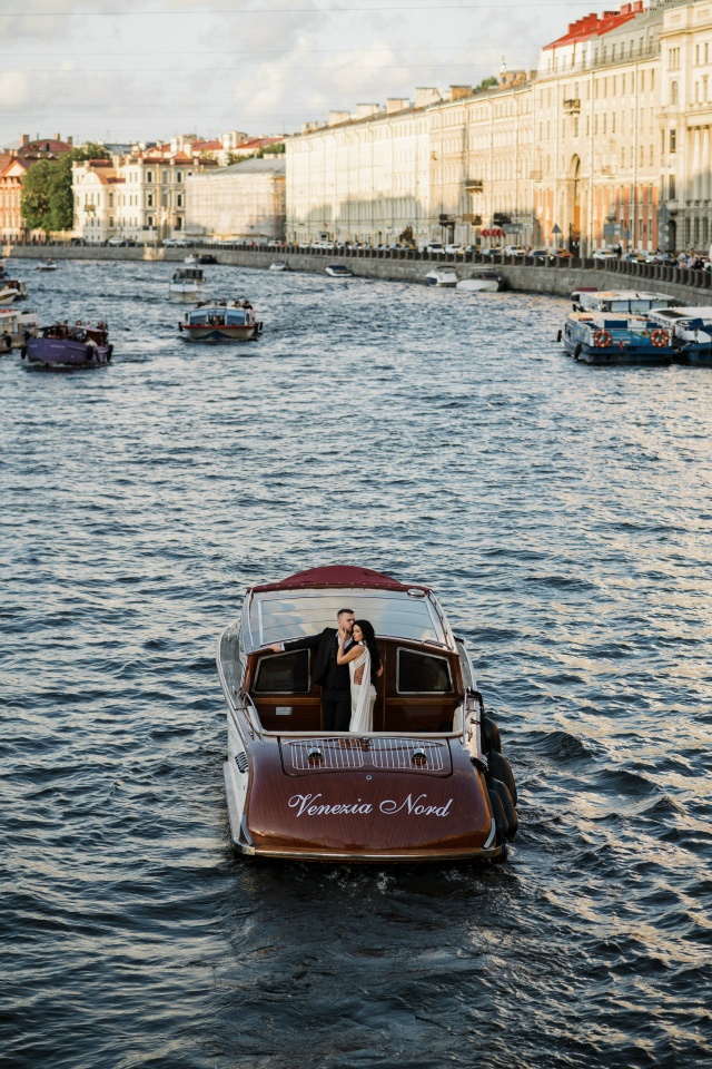 Снова Питер, красивые люди, лето и любовь ❤
Ph. Кирилл К?...