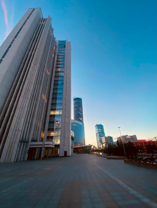 Осенний вечер в столице Урала🌃