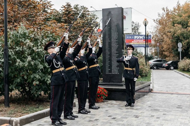 В г. Орехово-Зуево открыли памятник участникам специал...