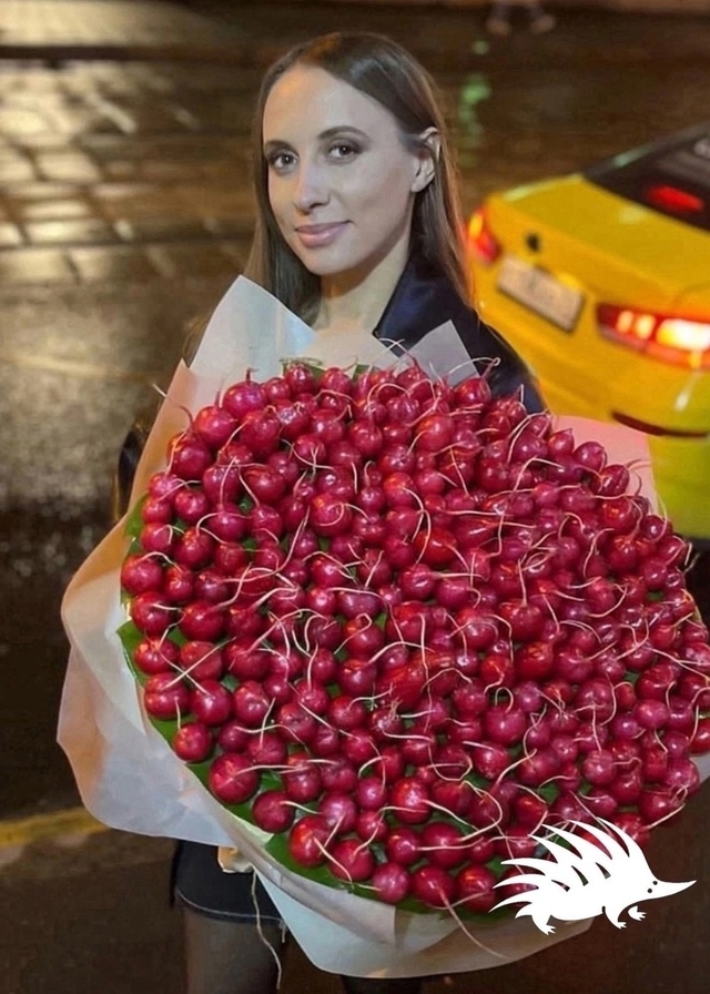 Вика Складчикова похвасталась шикарным подарком ко Дн...