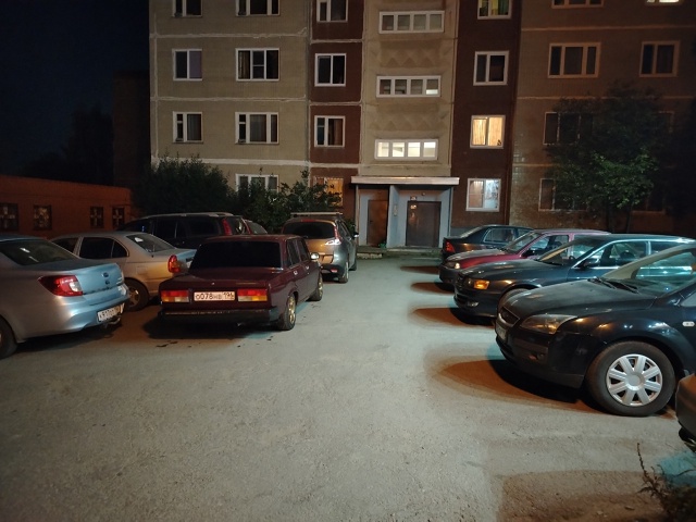Чурина 10, данные автомобили, которые так паркуются, вы ?...