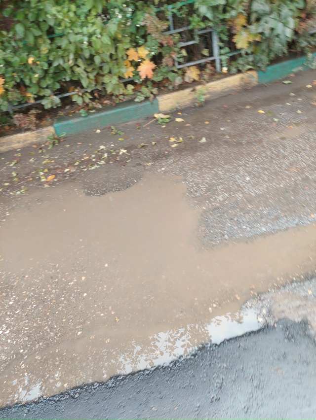 ПАЗОР АДМИНИСТРАЦИЯ РУЗЫ!! МИКРАЙОН ДОМ 8 И 9 СТОИТ ВОДА....