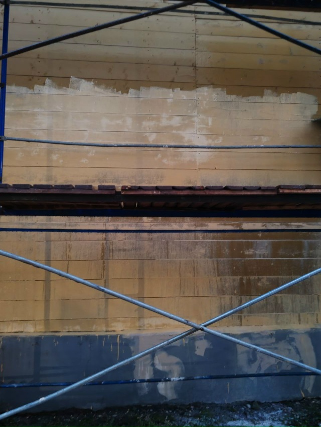 Краска на покрашенных недавно домах поплыла…. 🫠