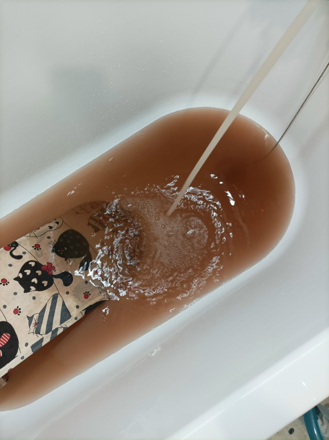 Как ребёнка купать? И так, каждый день. Покупаем воду.