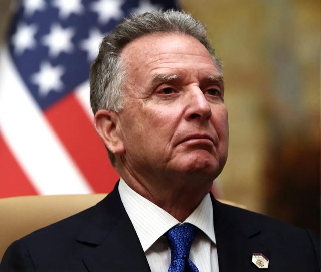 🇺🇲Смоляне могут наблюдать в небе самолёт, на борту к?...