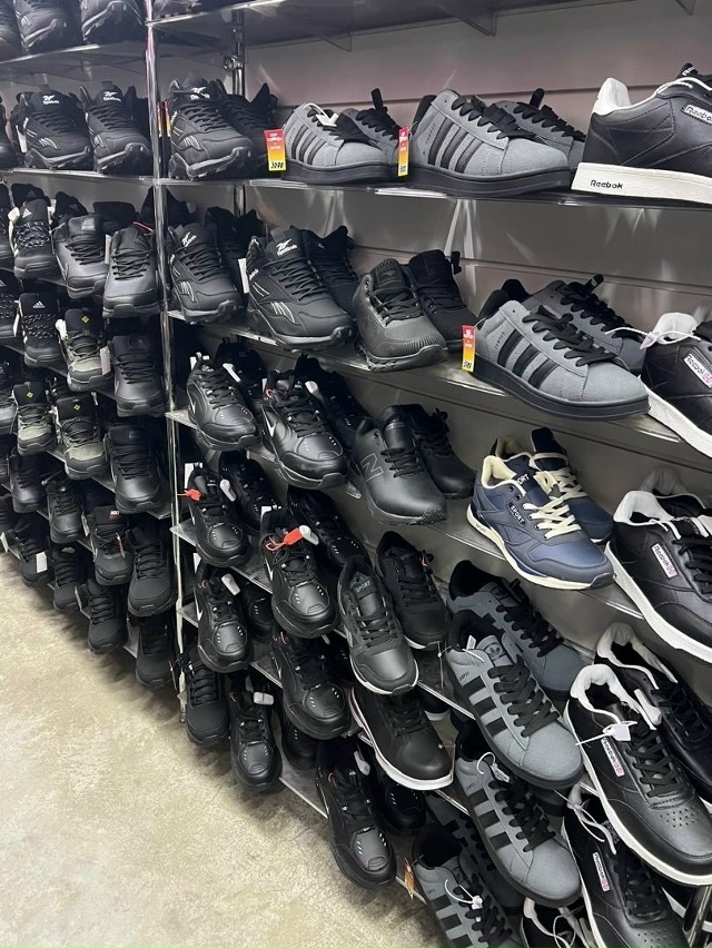 Магазин «Мир Одежды и Обуви» объявляет о своём закрыти...