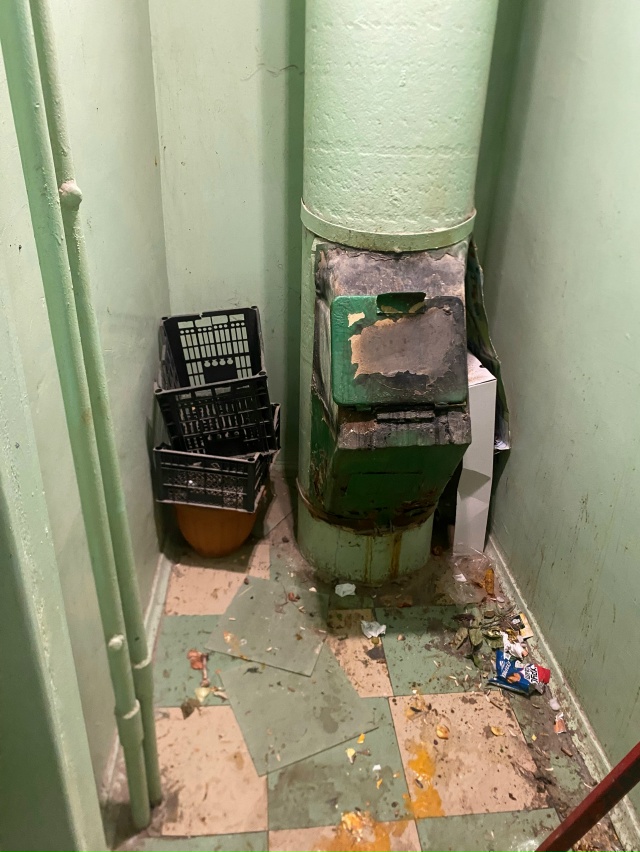 Добрый вечер, вчера сфотографировала.
Страшно заходит?...