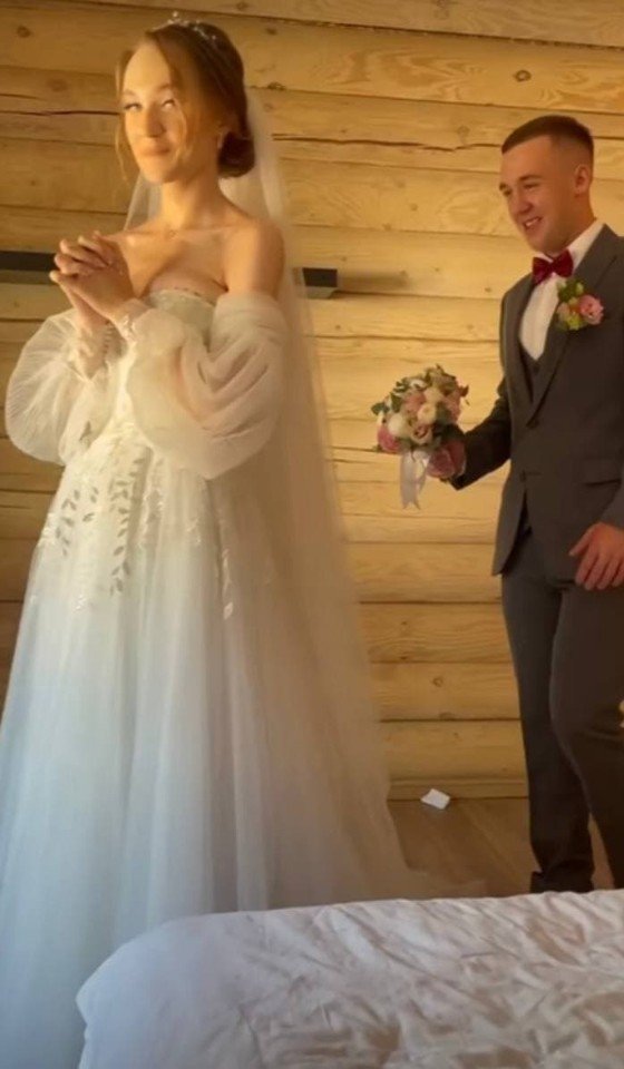 Фотограф запечатлел реакцию жениха на свою девушку, уж...