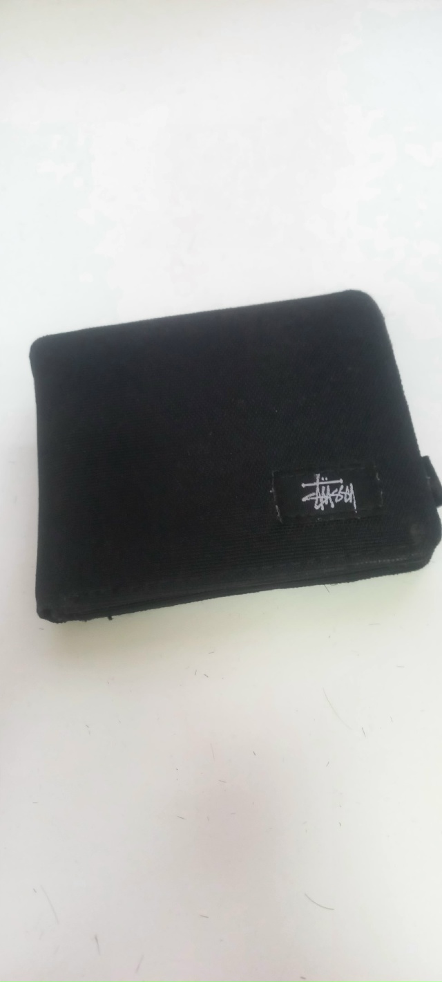 На 50 лет Комсомола18 найден кошелёк. Обращаться в парик?...