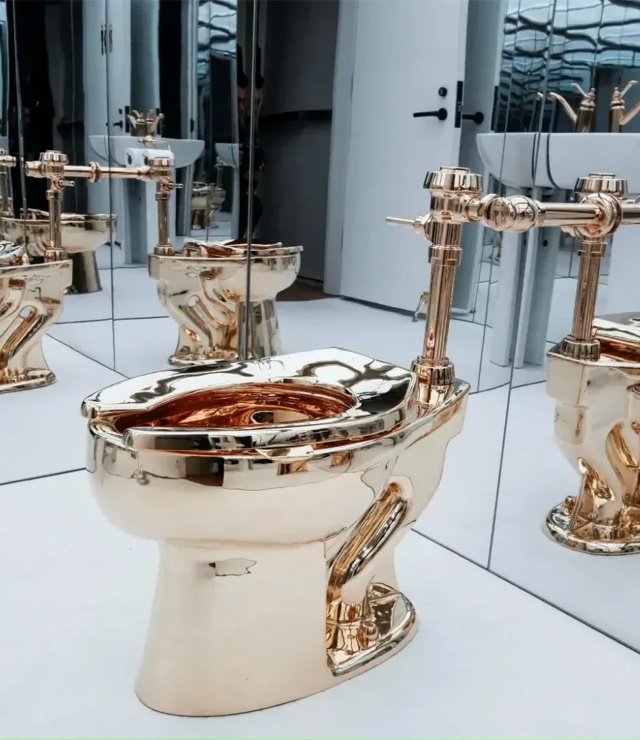 Искусство, которое можно использовать: золотой унитаз ...