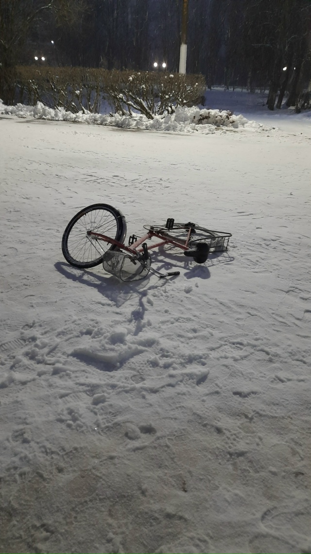 При входе на почту.брошен велосипед.Скорее всего украд...