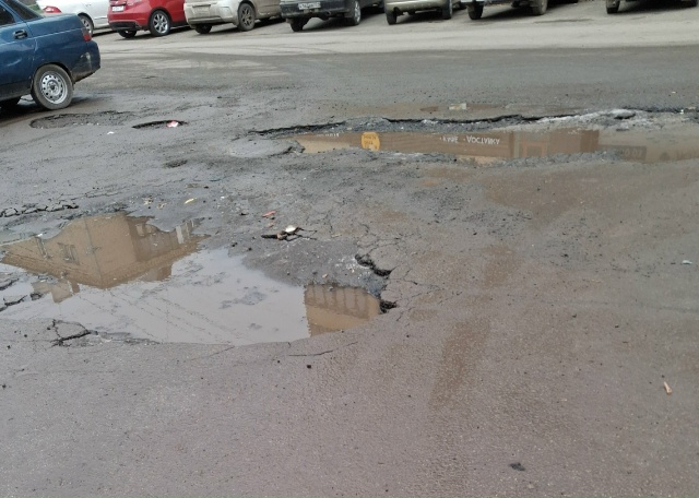 На переулке Свободы, 6 в Копейске настоящая катастрофа:...