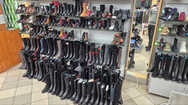 Ликвидация остатков обуви в магазине 