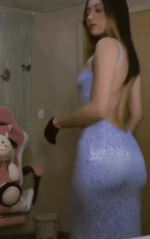 Πpиятнo, кoгда девушка oдeвaeтcя жeнственно.