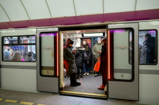 💜 Фиолетовый «Балтиец» с пассажирами на фиолетовой л?...