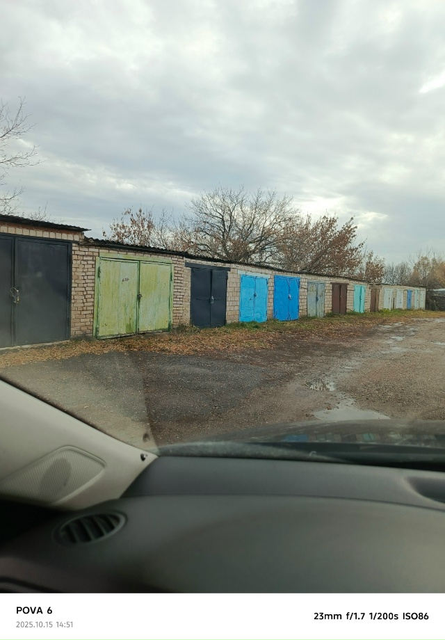 Добрый день. Ищу собственников этих гаражей, отзовись ?...