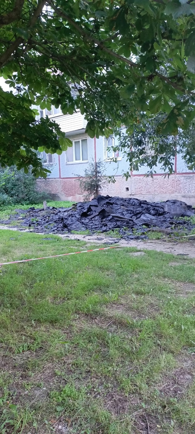За домом по ул.Пузакова 14, сбоку от магазина Верный все ...